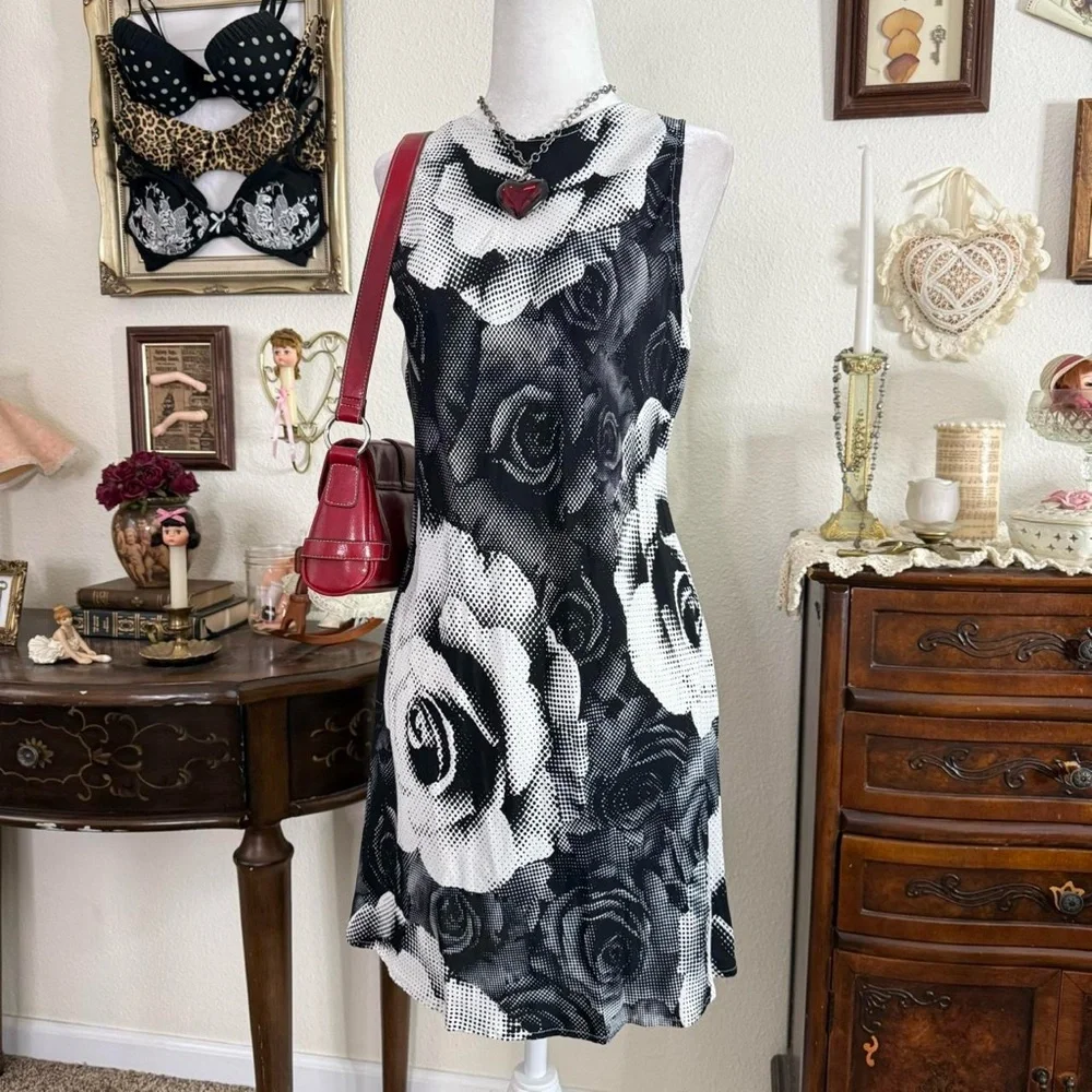 insane 90's mod black and white digital rose print‎ dress
